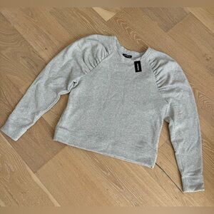 Express. *NEW* puff shoulder sweatshirt. Size M. Light grey.